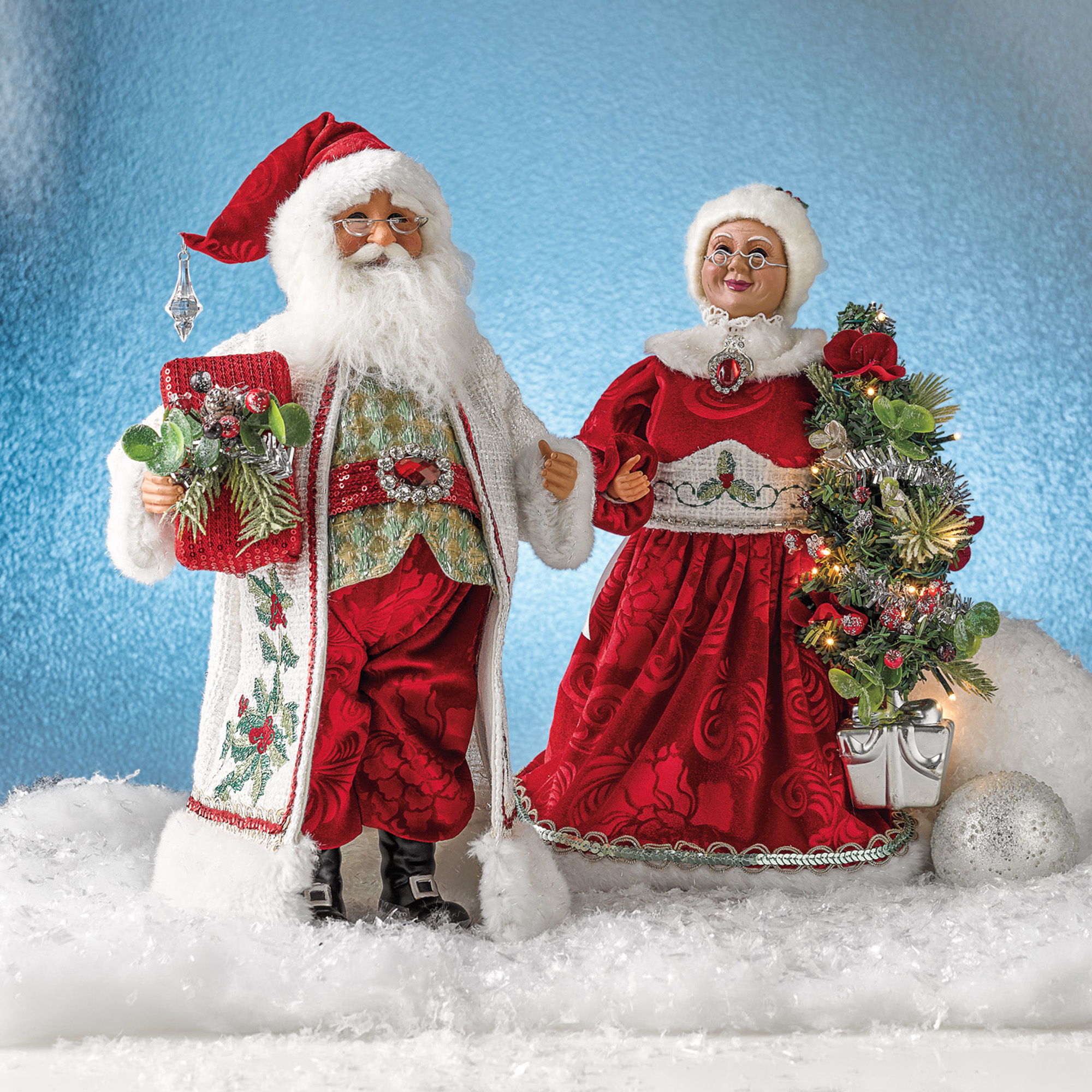 mr and mrs claus plush dolls