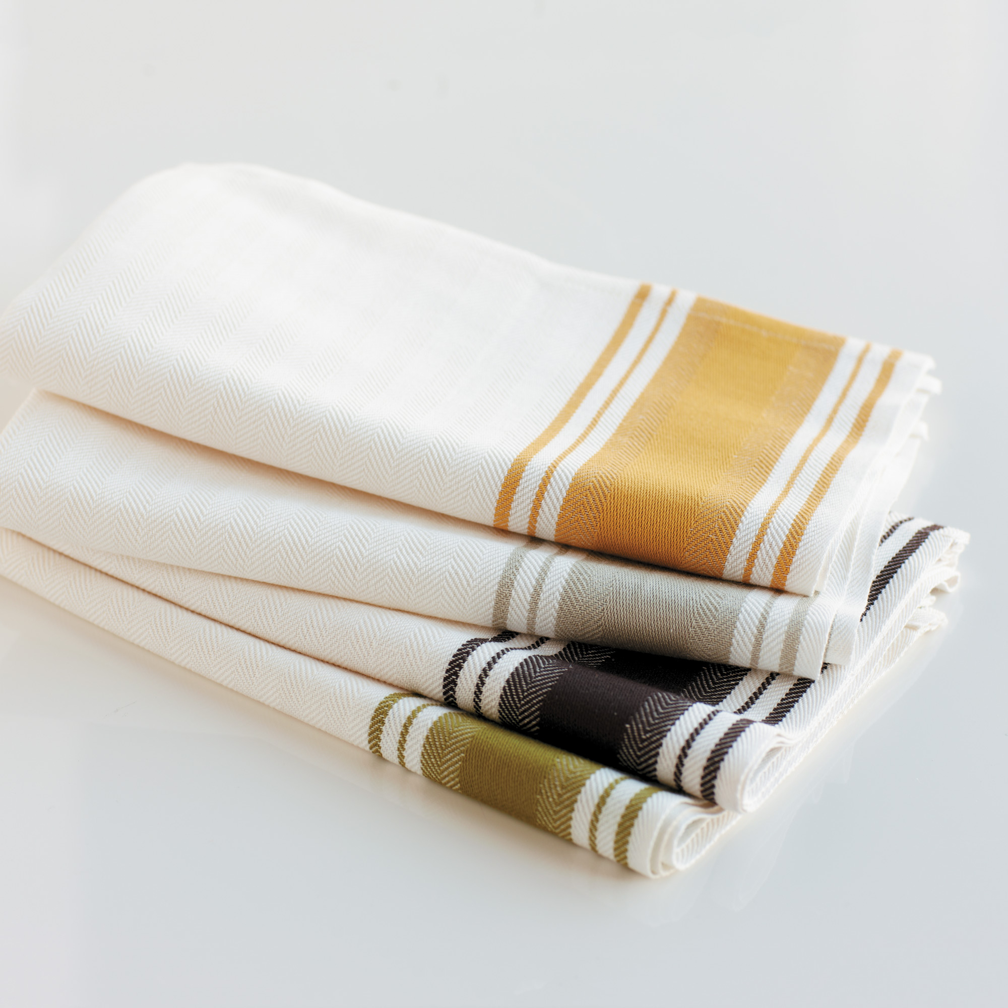 Busatti Fragole Kitchen Towels | Gump's